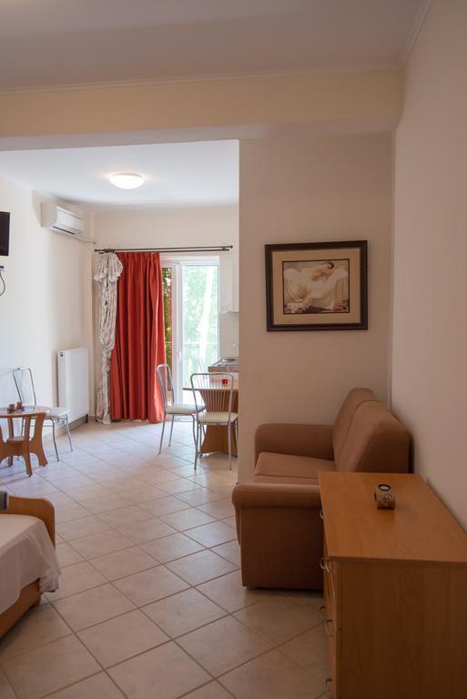 Rooms Nancy Agios Andreas  部屋 写真